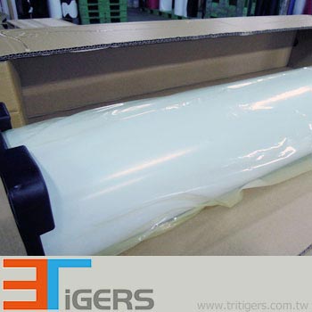Glossy cold laminating film for cold lamination