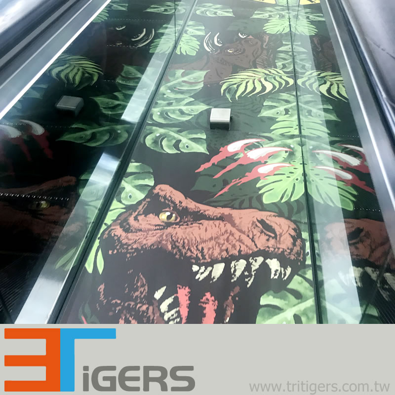 The self-adhesive floor vinyl graphics we manufacturer are non-slip, scuff and scratch resisted